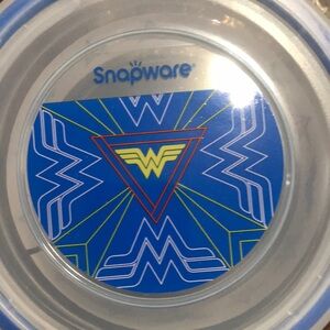 NEW 2 piece Snapware Wonder Woman  Plastic Food Storage NWT Bowl